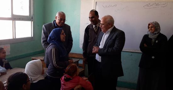 صور.. محافظ بورسعيد يتابع مستوى الخدمات المقدمة للموطنين بالأحياء والمناطق