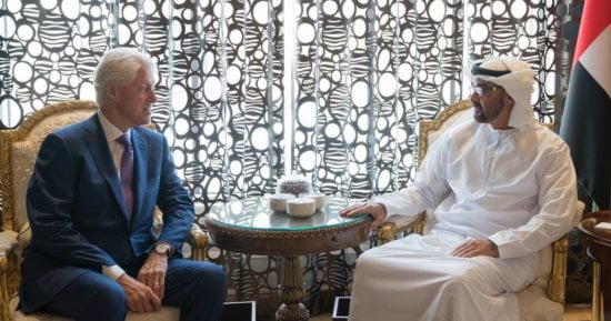 صور.. ولى عهد أبو ظبى يستقبل  بقصر الشاطئ رئيس أمريكا الأسبق بيل كلينتون   