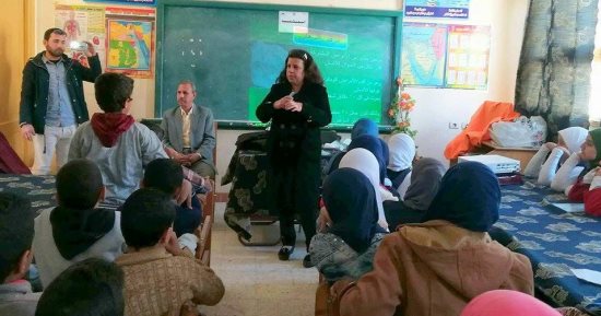 محافظ سوهاج : ندوات لتوعية التلاميذ بالمدارس حول مرض انفلونزا الطيور