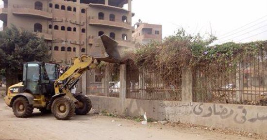 رفع 150طن قمامة ونواتج تطهير فى حملة مكبرة بساقية أبو شعرة بالمنوفية