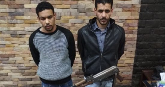 القبض على شقيقين وبحوزتهما 7 كيلو حشيش وأسلحة نارية بالمرج  