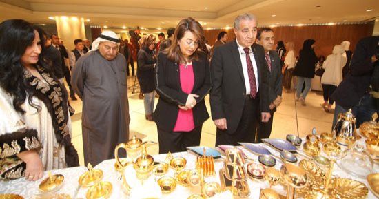 وزيرا التضامن والتموين يفتتحان السوق الخيرى بسفارة الكويت