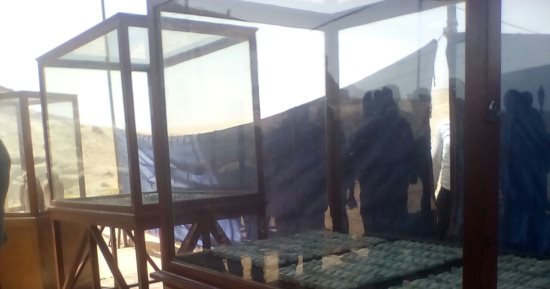 وزير الآثار يعلن اكتشاف مقبرة فرعونية بالمنيا.. واليوم السابع ينشر أول صور