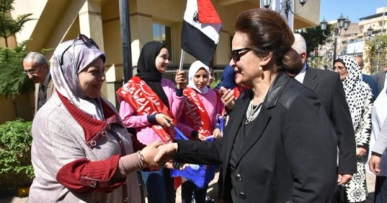 صور.. محافظ البحيرة تكرم الطلاب الفائزين فى مسابقة التعليم الفنى
