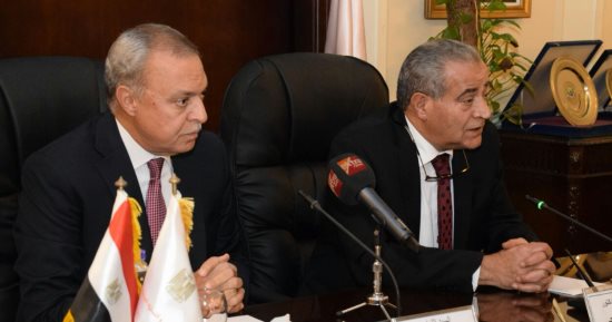 وزير التموين ومحافظ قنا يشهدان توقيع عقد لإقامة أسواق كبرى بالمحافظة