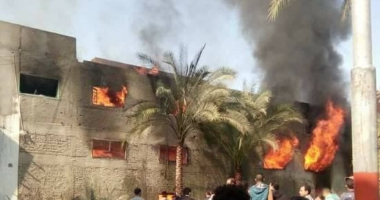 الحماية المدنية تسيطر على حريق مصنع كراسى بقرية البصارطة فى دمياط