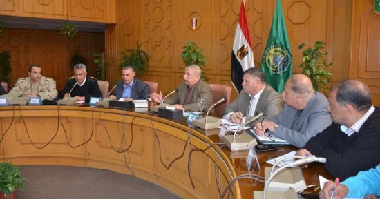 محافظ الإسماعيلية يستعرض الموقف التنفيذى استعدادا للانتخابات الرئاسية