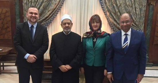جامعة الأزهر توافق على سفر أستاذ جراحة لإجراء عمليات لأطفال البوسنة بالمجان