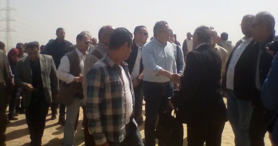 صور.. وزير الآثار يصل المنيا للإعلان عن الكشف الأثرى الجديد