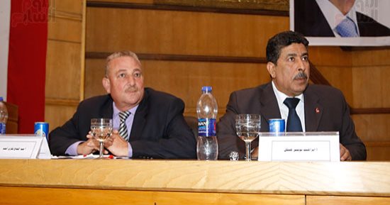 توافد عمال مصر بمؤتمر دعم السيسي على أنغام "يا حبيبتى يا مصر" (صور)