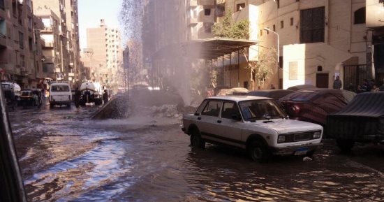 "مياه الشرب" ترد على شكوى تعطل المرور بسبب كسر ماسورة بمحور النصر