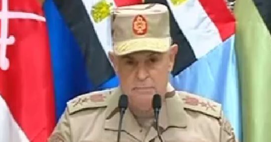 فيديو.. رئيس الأركان يطالب السيسى بمد عملية سيناء 2018 للقضاء التام على الإرهابيين