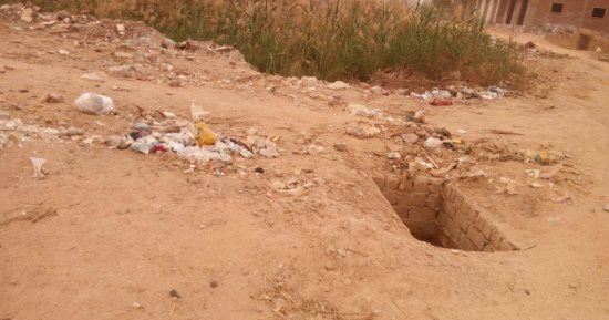 صور.. اضبط مخالفة.. بلاعات وحفر مكشوفة تهدد حياة المواطنين بالداخلة