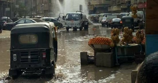 زحام مرورى بمحور صلاح سالم بسبب كسر ماسورة مياه 