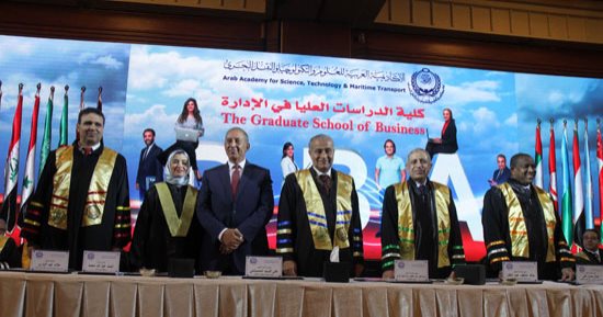 صور.. الأكاديمية العربية تحتفل بتخريج دفعة جديدة من طلبة كلية الدراسات العليا