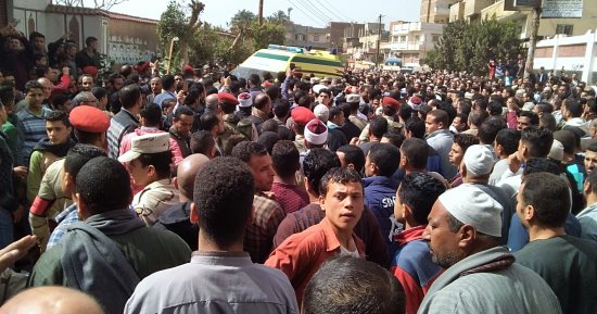 صور.. تشييع جثمان شهيد سيناء بمسقط رأسه فى البحيرة