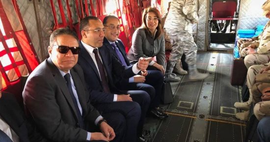 كرم جبر ينشر صور الوزراء والصحفيين بعد افتتاح الرئيس قيادة شرق القناة