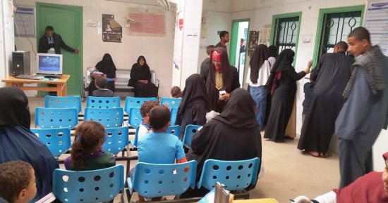 صور.. توقيع الكشف الطبى على 730 مواطن بقرية أولاد يحيى بسوهاج