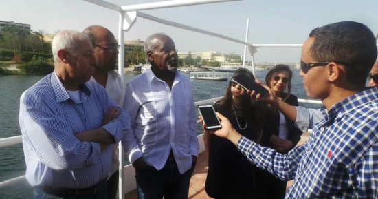 النجم العالمى دانى جلوفر عن زيارته لأسوان: "أعلنت نفسى نوبيا"