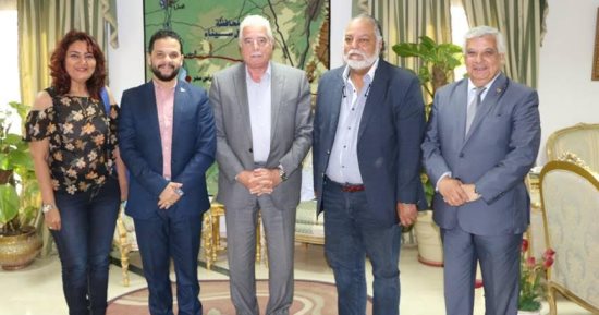 محافظ جنوب سيناء يستقبل مسئولى مهرجان شرم الشيخ لمسرح الشباب