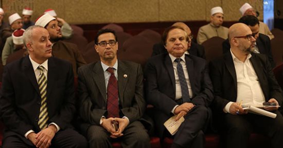 وكيل أوقاف الكويت: الإرهابيون ينصبون أنفسهم قضاة على الناس (صور)