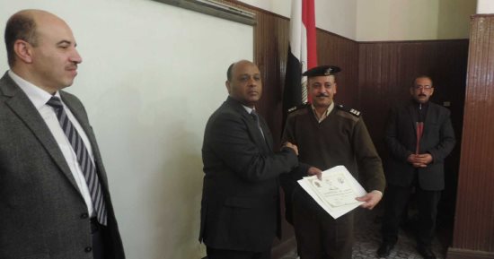 صور.. مدير أمن الغربية يتفقد مزلقانات السكة الحديد ويكرم الأفراد المتميزين