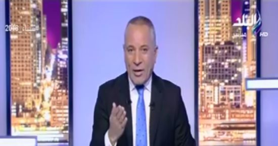 فيديو.. أحمد موسى يتبرع بـ100 ألف جنيه على الهواء لتنمية سيناء