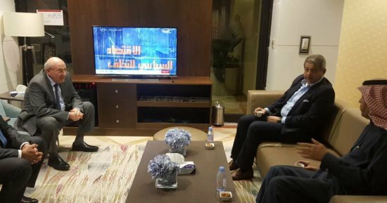 وزير الشباب والرياضة يصل إلى السعودية 