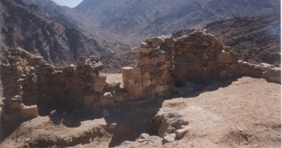 صور.. خبير أثار يرصد معالم وادى فيران الأثرية وحكاية دير البنات