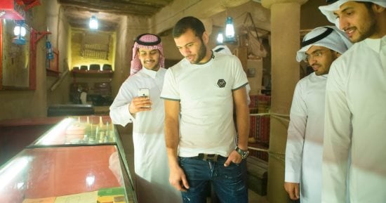 عماد متعب فى زيارة تراثية مع التعاون السعودى.. صور