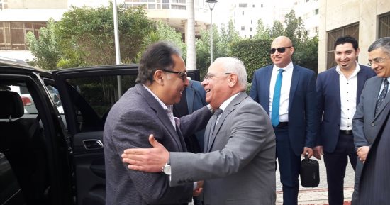 صور.. وصول وزير الصحة لبورسعيد لإطلاق مشروع الوكالة الفرنسية