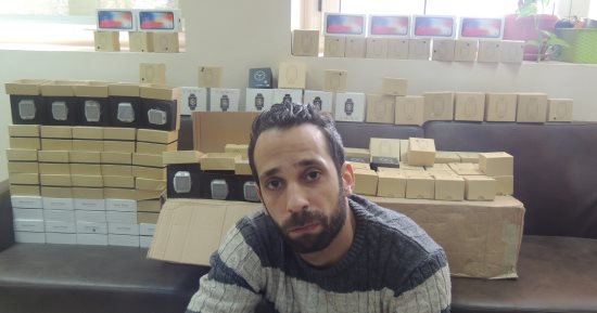 مباحث المصنفات تضبط بائعا قبل ترويجه 141 هاتفا محظور تداوله