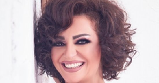 صور.. هبة عبد الغنى زوجة بيومى فؤاد فى "حشمت فى البيض الأبيض"