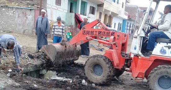 صور.. رفع مياه الأمطار ومخلفات القمامة وتطهير الترع بكفر الشيخ