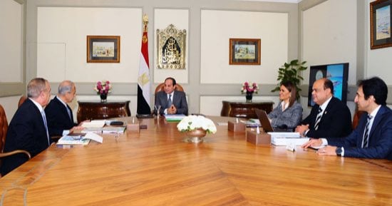 السيسى يناقش خطة تنمية غرب الجمهورية ويوجه بإزالة تعديات أراضى الدولة بمطروح
