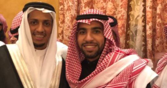 صور.. شاهد مؤمن زكريا بالزى السعودى فى حفل زفاف صديقه بأهلى جده