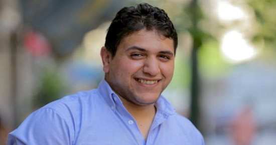 المذيع أحمد رأفت ضيف برنامج "أضا أخف من أضا" على إينرجى
