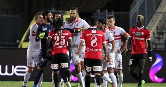 فيديو و صور.. اشتباك بالأيدى بين طارق حامد وإنجونجا فى لقاء الزمالك والطلائع