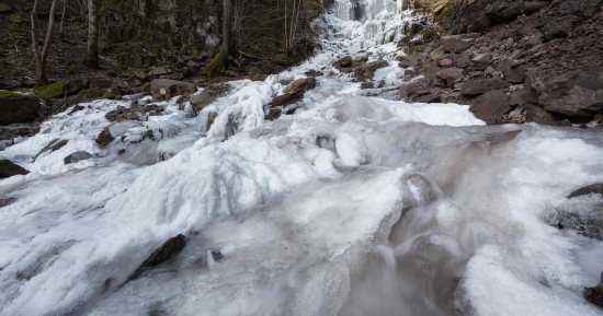 صور.. عواصف ثلجية شديدة تجتاح ألبانيا وفرنسا وأيرلندا
