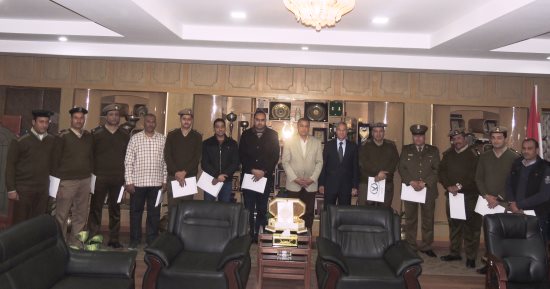 مدير أمن المنيا يكرم عدد من الضباط والأفراد لضبط تجار سلاح ومروجى مخدرات