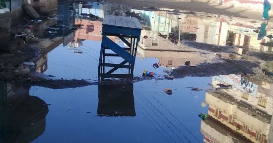 صور.. قرية بنى حسن بالشرقية تغرق بمياه الصرف الصحى والأهالى يستغيثون