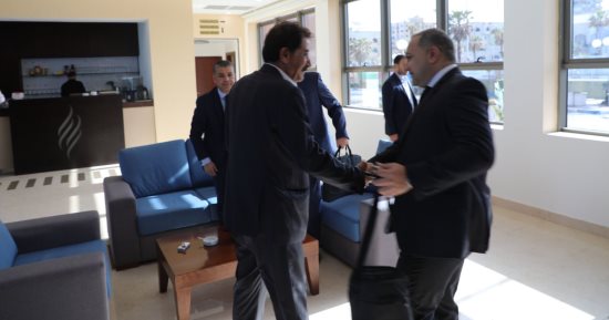 صور.. الوفد الأمنى المصرى فى غزة يلتقى رئيس سلطة المعابر الفلسطينية