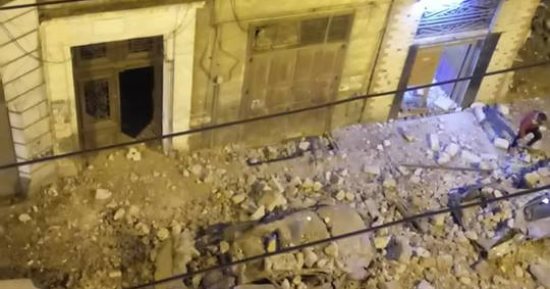 عقار آيل للسقوط يهدد حياة الأهالى بشارع بحرى بك فى الإسكندرية