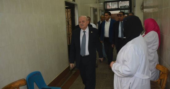 رئيس جامعة الزقازيق يتفقد المطاعم وغرف الإعاشة بالمدن الجامعية 