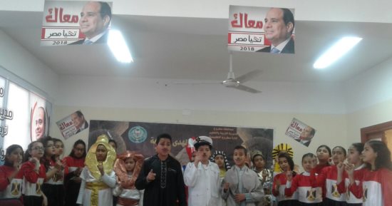 نائب عن مطروح يعرض إنجازات السيسي فى المدارس ضمن حملة "شارك".. صور