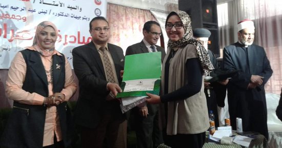 صور.. تكريم 23 طالبا وعاملا فى احتفالية تكافؤ الفرص بـ"تعليم بنى سويف"