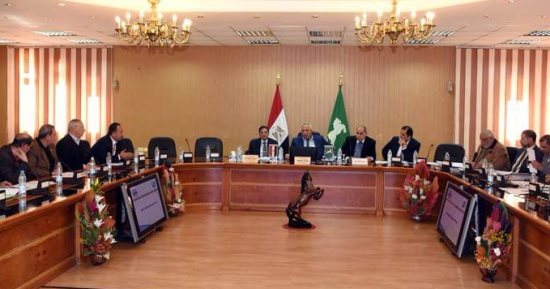 محافظ الشرقية يناقش مشاكل مستثمري بلبيس