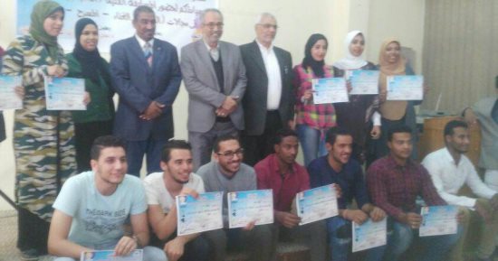 عروض فنية متنوعة على مسرح كلية الآداب بجامعة أسوان