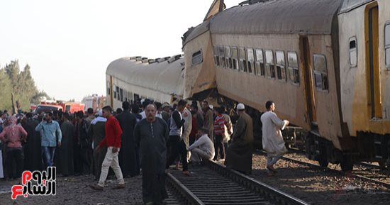 إصابة 6 أشخاص فى حادث تصادم ميكروباص بعمود إنارة بكفر الشيخ