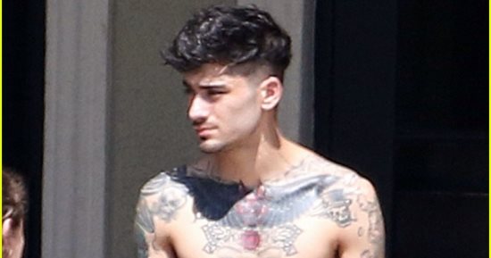 زين مالك يظهر Shirtless مع أصدقائه فى ميامى      